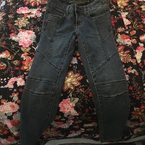 Detailed jeans: like new!
